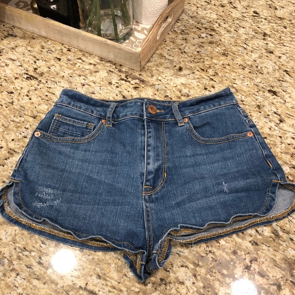 Kendall & Kylie Super High Rise Medium Wash Denim Shorts - Picture 2 of 7